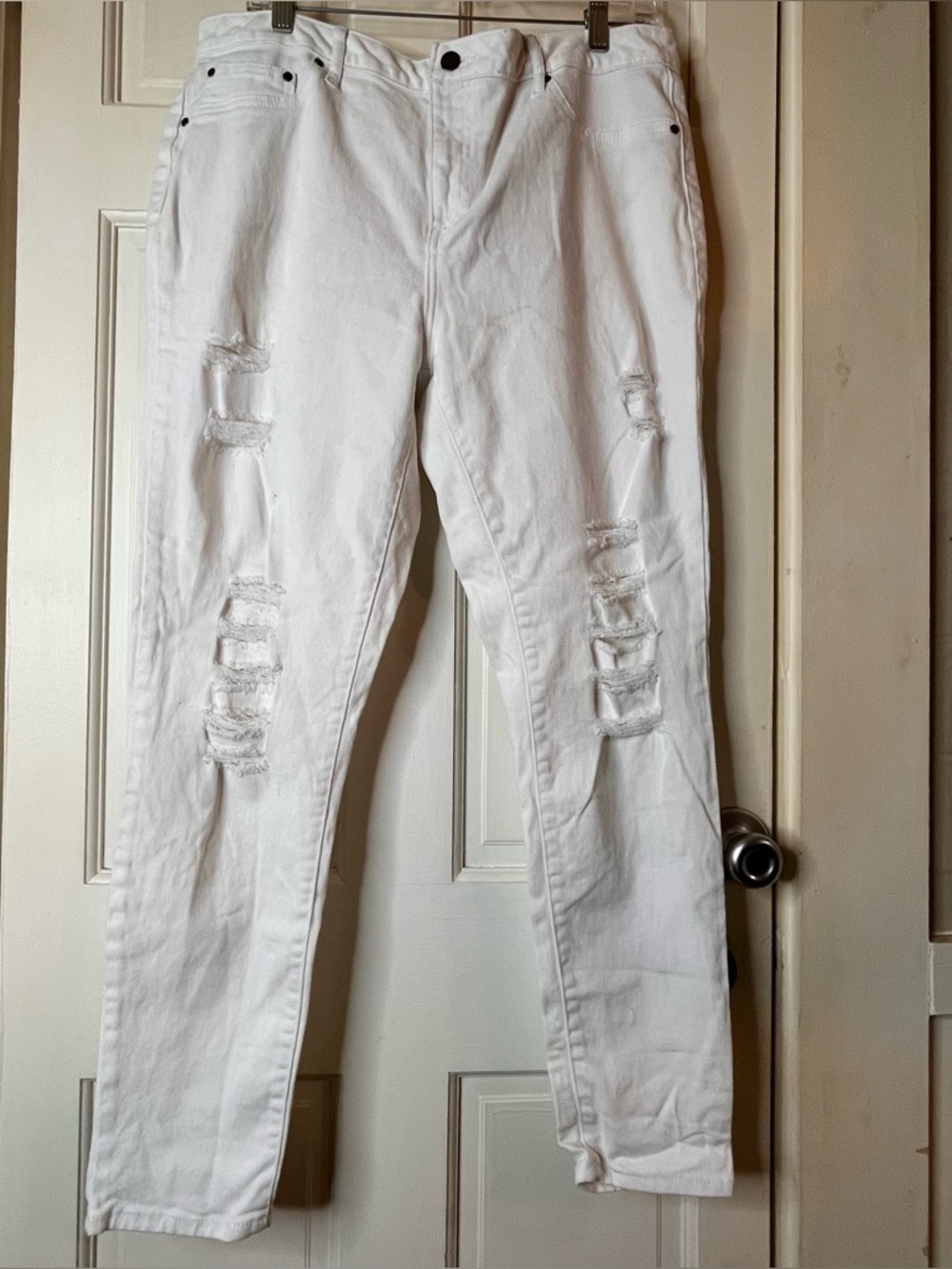 Faded Glory White Ripped Skinny Jeans for Women